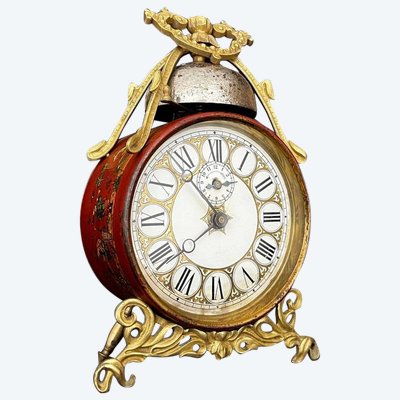French mechanical alarm clock in red lacquer Chinoiserie, late 19th century