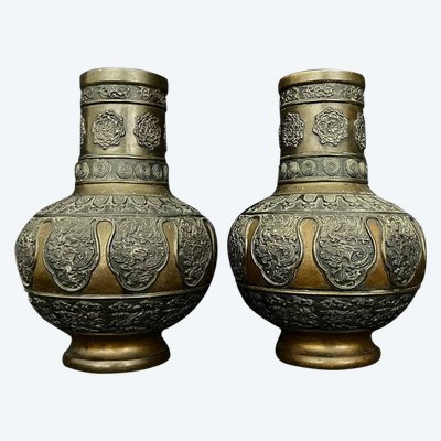 Pair of large bronze vases decorated with dragons - Asian art