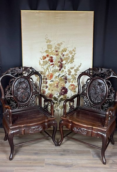Paire de fauteuils chinois en bois sculpté – XIXe siècle