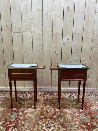 Paire de tables de chevets style Louis XVI avec tirette