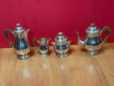 Silver-plated metal service
