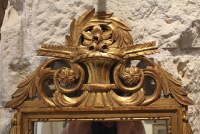 Miroir à fronton en bois doré style Louis XVI 19ème siècle