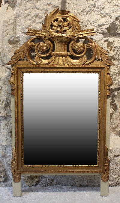 Miroir à fronton en bois doré style Louis XVI 19ème siècle