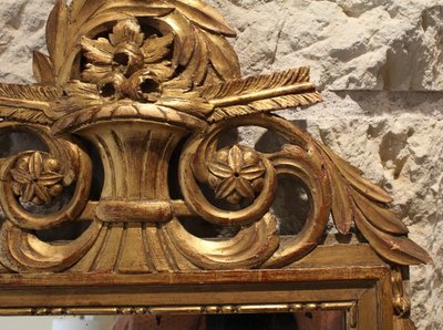 Miroir à fronton en bois doré style Louis XVI 19ème siècle