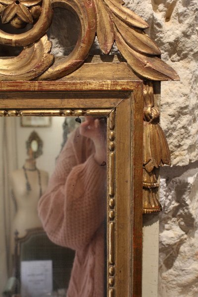 Miroir à fronton en bois doré style Louis XVI 19ème siècle