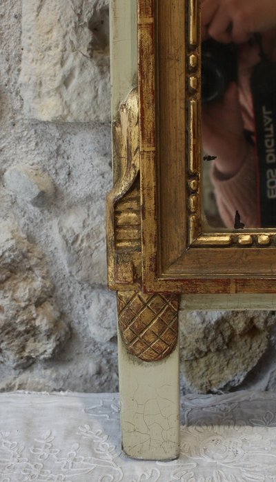 Miroir à fronton en bois doré style Louis XVI 19ème siècle
