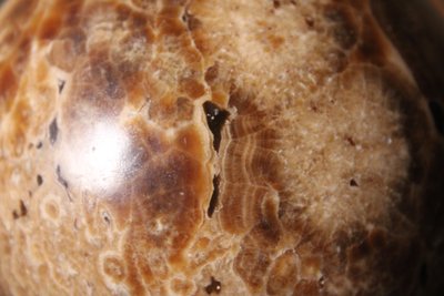 Sphère montée sur pied en onyx rubané ou albâtre, Italie, XXe
