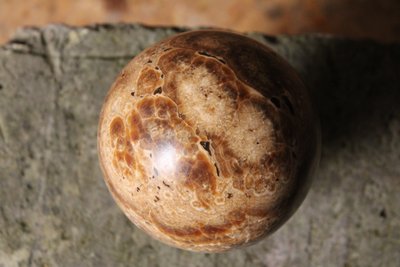 Sphère montée sur pied en onyx rubané ou albâtre, Italie, XXe