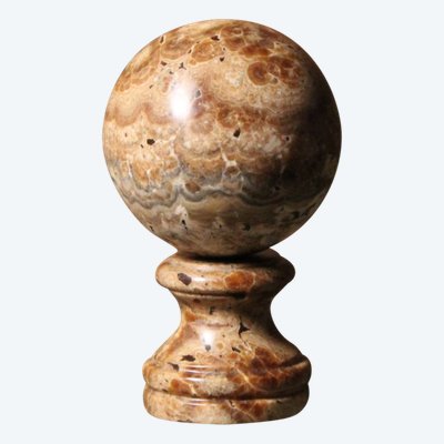 Sphère montée sur pied en onyx rubané ou albâtre, Italie, XXe