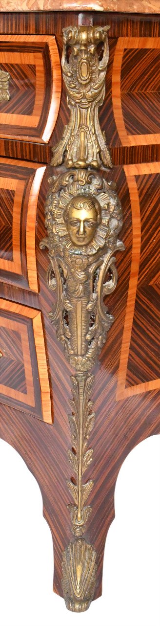 Cassettone in stile Luigi XV in intarsio con decorazione a spagnoletta