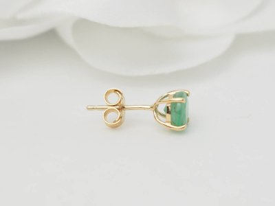 Orecchini in oro giallo e smeraldo
