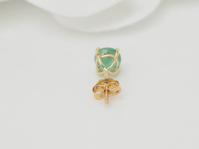 Orecchini in oro giallo e smeraldo