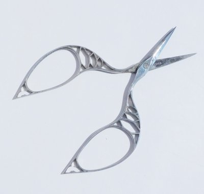 Stickschere Spitze aus Stahl Signiert "Krieg" Anfang 19. Jahrhundert notwendig Nähen