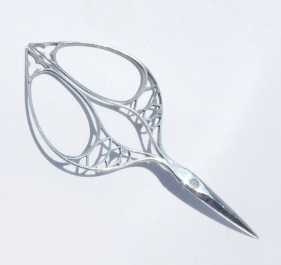 Stickschere Spitze aus Stahl Signiert "Krieg" Anfang 19. Jahrhundert notwendig Nähen