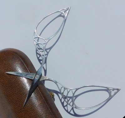 Stickschere Spitze aus Stahl Signiert "Krieg" Anfang 19. Jahrhundert notwendig Nähen