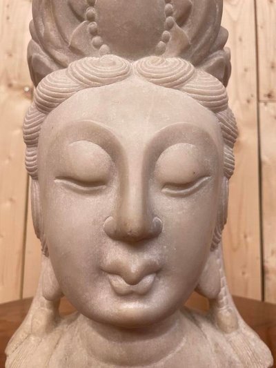 Capo di Buddha cinese Guanyin in marmo