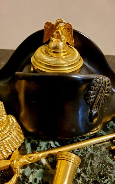 Tintenfass "Napoleon I." aus vergoldeter Bronze, patiniert und Marmor XIX.
