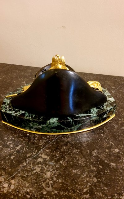 Tintenfass "Napoleon I." aus vergoldeter Bronze, patiniert und Marmor XIX.