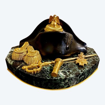Tintenfass "Napoleon I." aus vergoldeter Bronze, patiniert und Marmor XIX.
