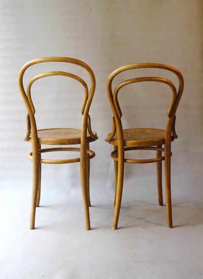Set aus 2 Bistrostühlen mit Holzsitz , um 1925, no Thonet