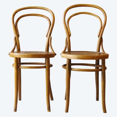 Set aus 2 Bistrostühlen mit Holzsitz , um 1925, no Thonet