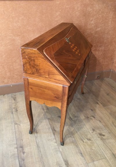 Un bureau de pente du XVIIIe siècle