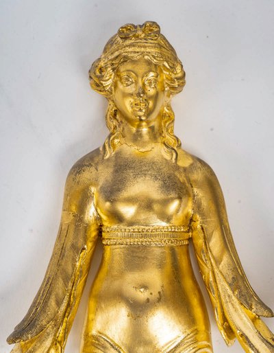 Coppia di appliques in ormolu in stile Luigi XVI Aux Termes de Femmes 1850-1870 ca.