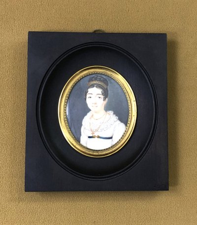 Alte gerahmte Miniatur aus der EMPIRE-Zeit Porträt einer jungen Frau mit Diadem XIX.