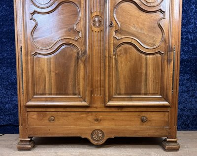 Transitional period Louis XV - Louis XVI walnut cabinet circa 1780
