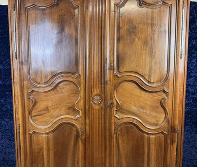Transitional period Louis XV - Louis XVI walnut cabinet circa 1780