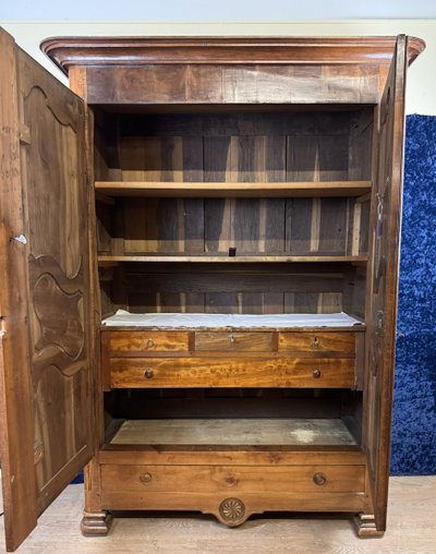 Transitional period Louis XV - Louis XVI walnut cabinet circa 1780