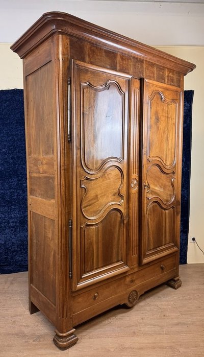 Transitional period Louis XV - Louis XVI walnut cabinet circa 1780