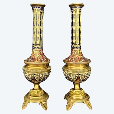 Paire de vases en bronze doré et émail champlevé – dans le goût de Barbedienne, France, XIXe siècle