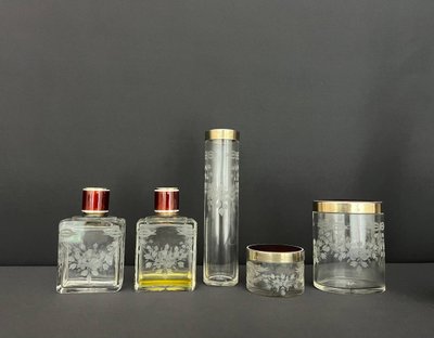 Raffiné nécessaire de toilette ancien – cristal gravé & guilloché rouge