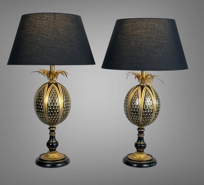 MAISON CHARLES ( im Geschmack von ) PAIRE DE LAMPES EN LAITON ET OEUF D'AUSTRUCHE