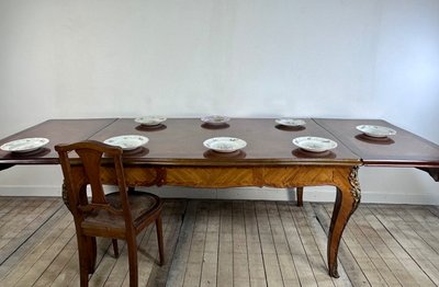 Tavolo in stile Luigi XV con intarsio e foglie in bronzo 1940