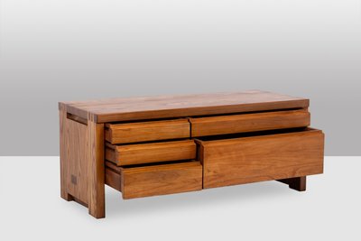 Pierre Chapo. Commode basse en orme blond. Circa 1970.  LS64923507P