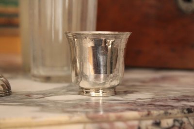 Coffret en noyer massif, nécessaire à parfum, XVIIIe siècle