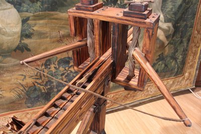 Ballista a cremagliera in legno con frecce