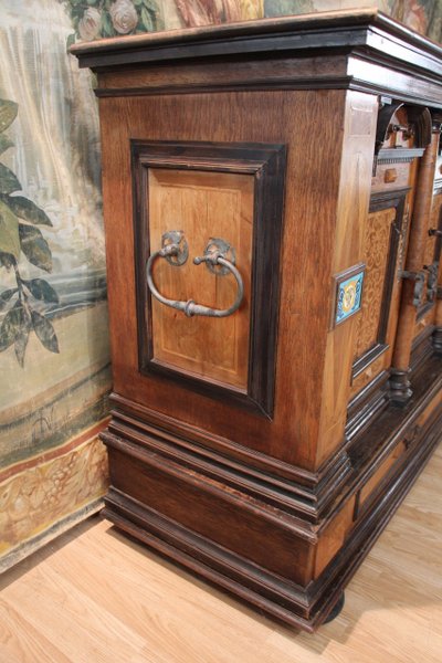 Imponente buffet A Hauteur d'Appui XIX secolo Valle del Reno da un castello