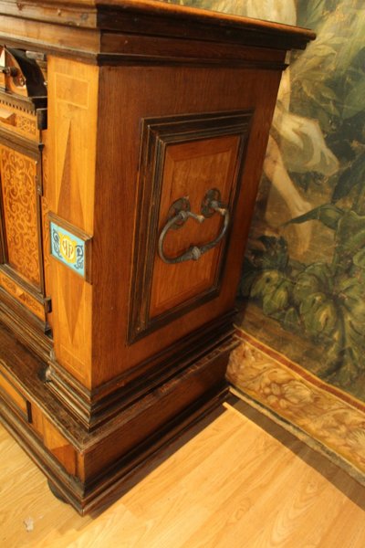 Imponente buffet A Hauteur d'Appui XIX secolo Valle del Reno da un castello