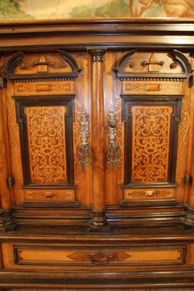 Imponente buffet A Hauteur d'Appui XIX secolo Valle del Reno da un castello