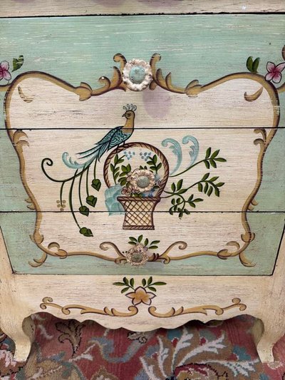 Coppia di capelli in legno dipinti in stile Luis XV