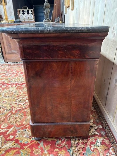 Commode époque restauration en placage d’acajou flammé
