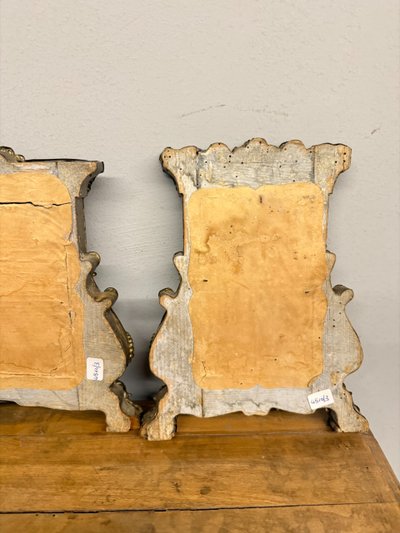 Groupe antique de trois cartagloria, 19ème siècle, métal doré embossé, 26x35 et 26x21cm