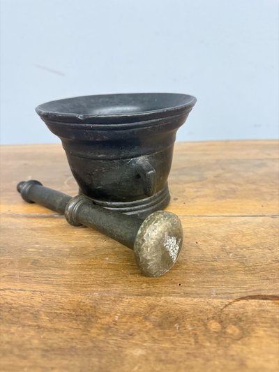 Mortier ancien en bronze d'Ombrie du 16ème siècle, avec pilon, 10x15 cm
