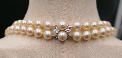 Double strand of pearls and diamonds 1.70 carat.