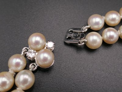 Double strand of pearls and diamonds 1.70 carat.