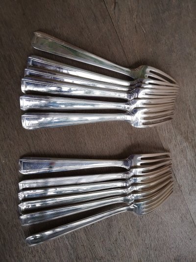 12 silver-plated dessert forks, art deco model, Felix Frères goldsmiths