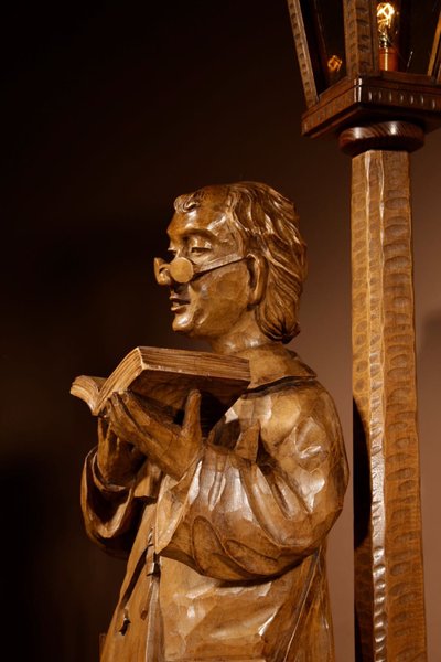 An amusing sculpture of a Ukrainian bibliophile/bookworm.